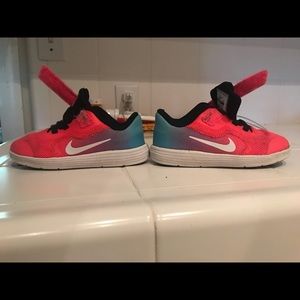Toddler girls Nike Revolution running shoes size 7